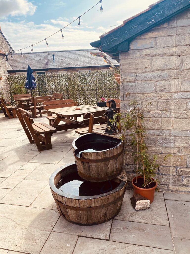 The Unicorn Inn Somerton outside