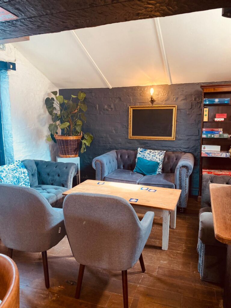 The-Unicorn-Inn-Somerton-Snug