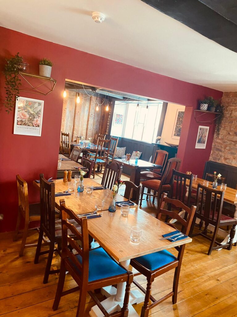 The-Unicorn-Inn-Somerton-dining-room